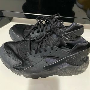 Black Nike Huarache Sneakers